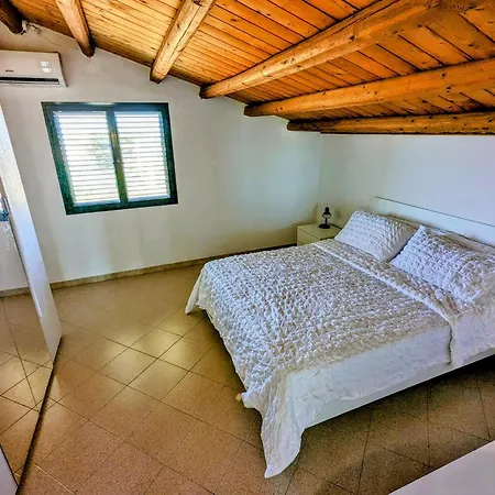 Margus Apartment Punta Braccetto Exterior photo